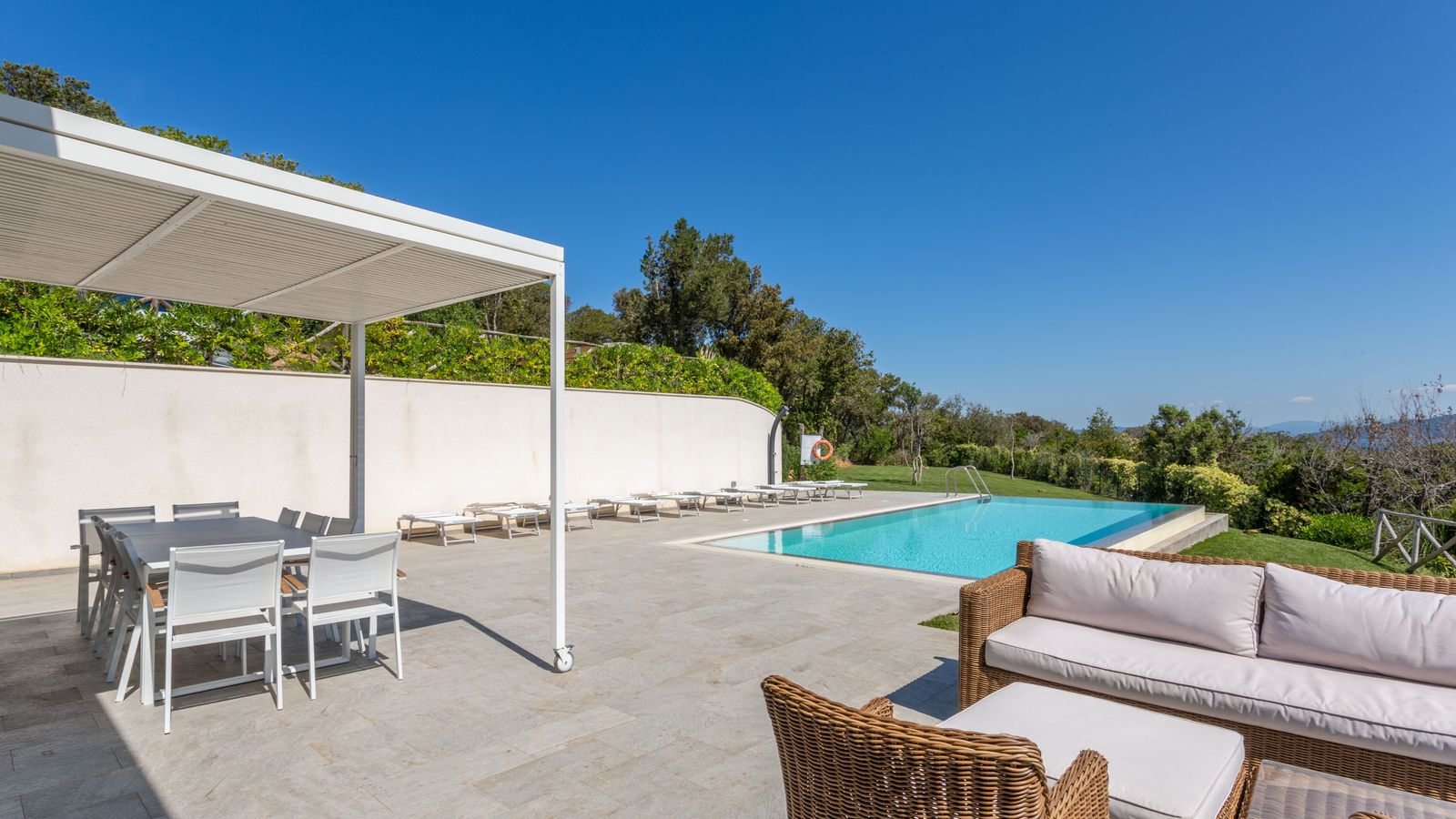 Moderne Villa inmitten von schönster Natur mit atemberaubender Aussicht