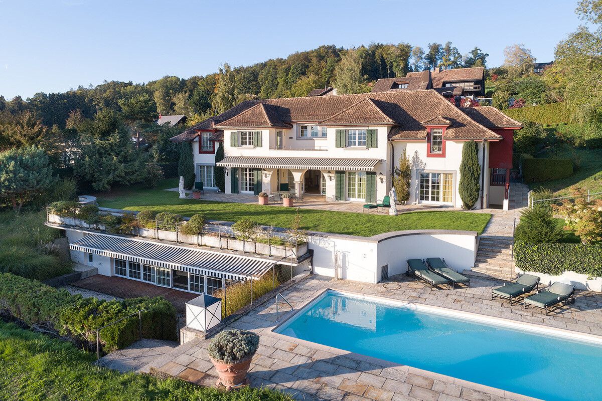 Für Verwöhnte: Grandiose Villa mit Seepanorama, Pool und Gästehaus in Uetikon am See