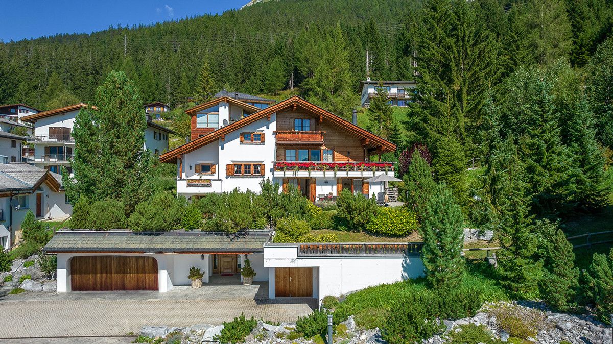 Lenzerheide: Chalet con fantastici spazi esterni in una posizione di prim'ordine