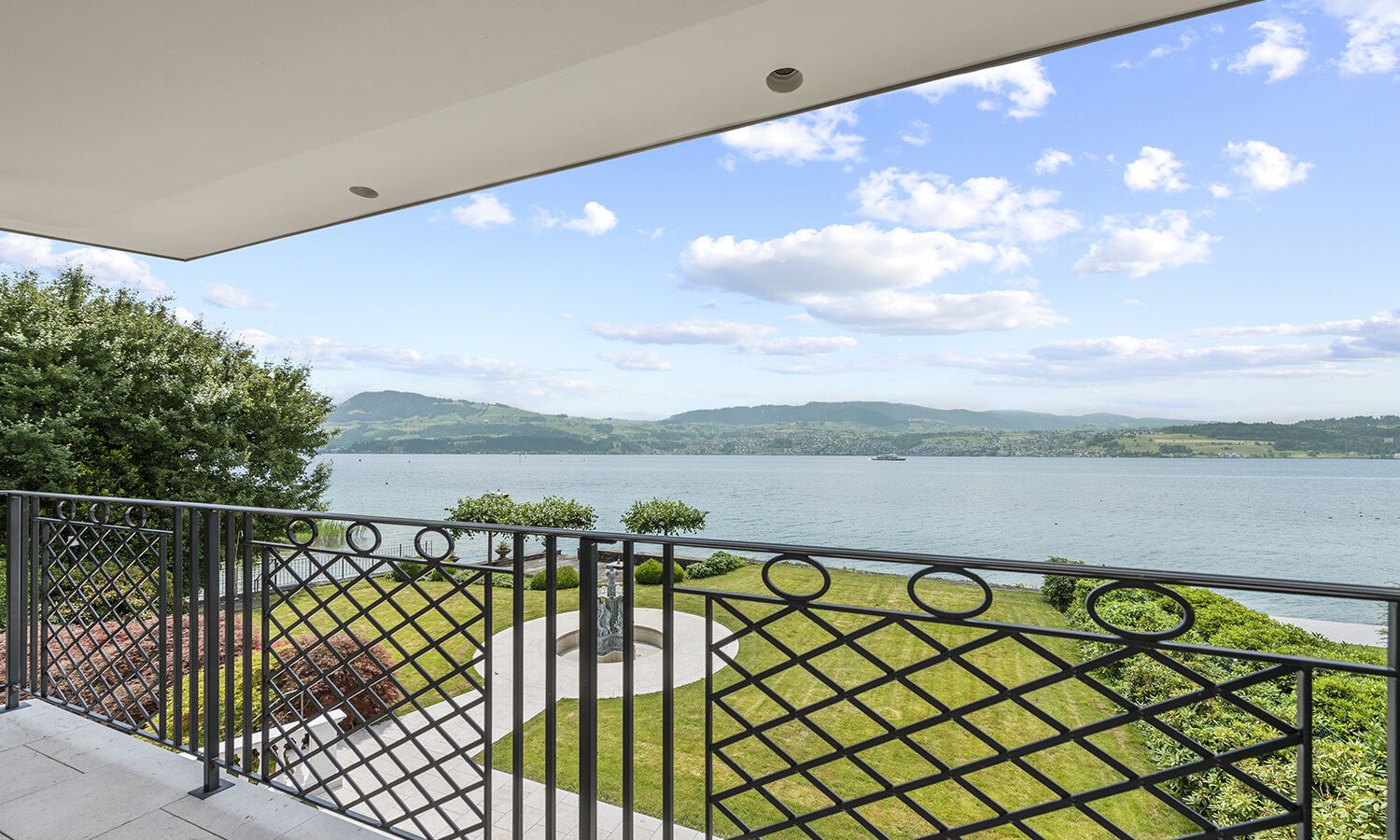 Quality of life and style on Lake Zurich