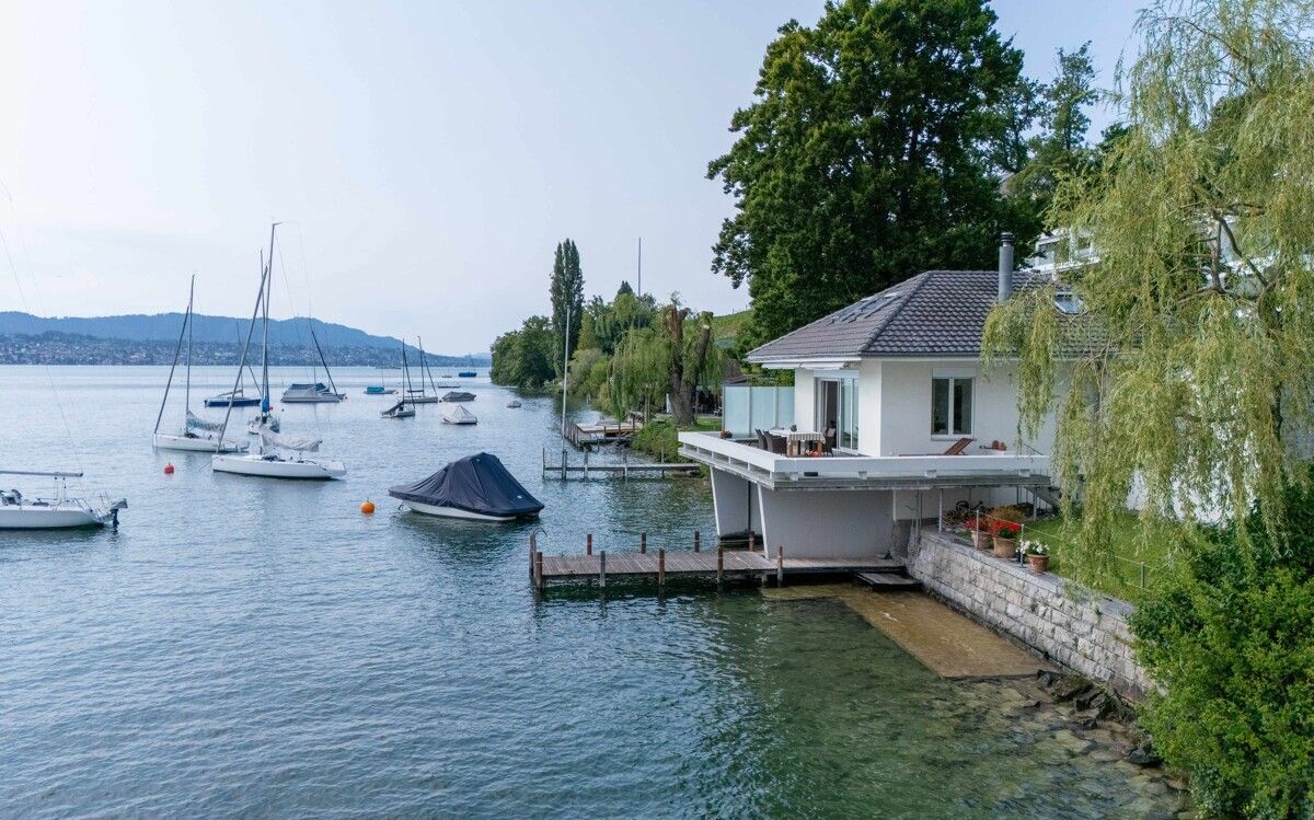Herrliberg: casa da sogno sul lago con rimessa per barche e pontile