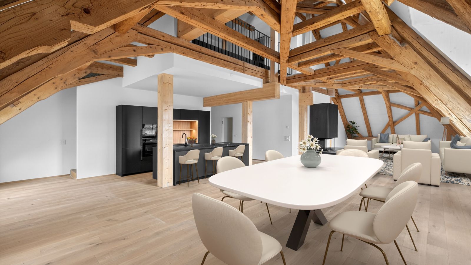 Zizers: Dachmaisonette mit Schlossambiente